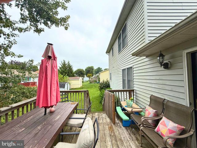 18 CARDINAL DR, Hanover, PA 17331