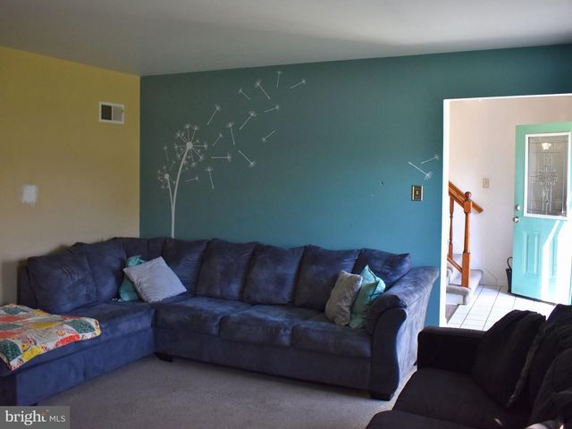 18 CARDINAL DR, Hanover, PA 17331