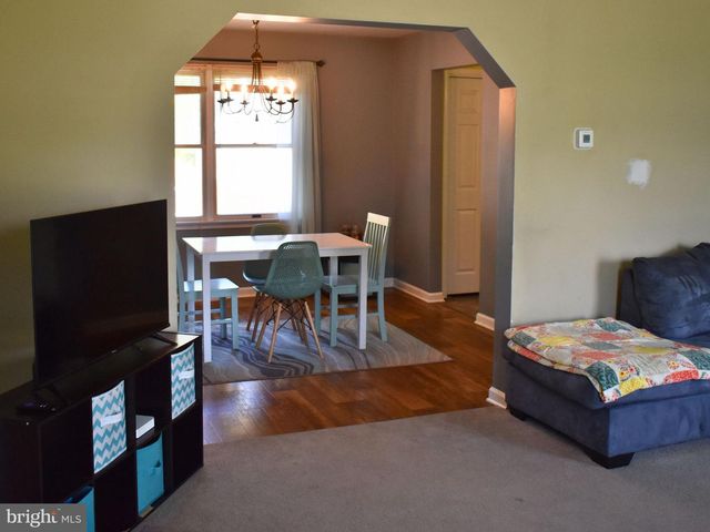 18 CARDINAL DR, Hanover, PA 17331