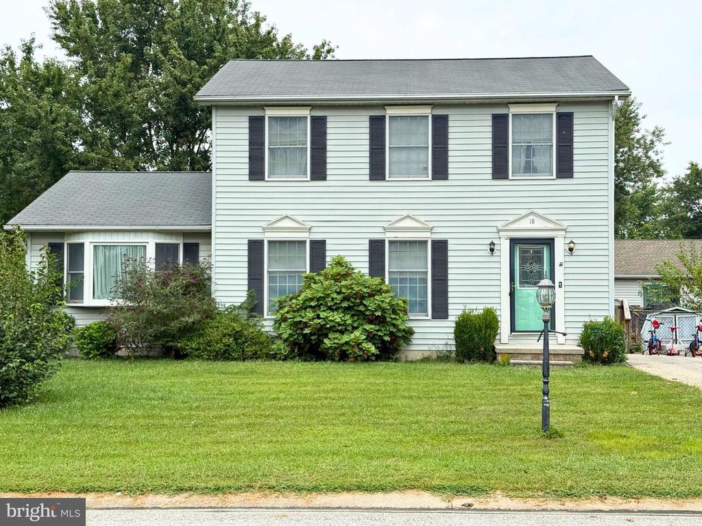 18 CARDINAL DR, Hanover, PA 17331