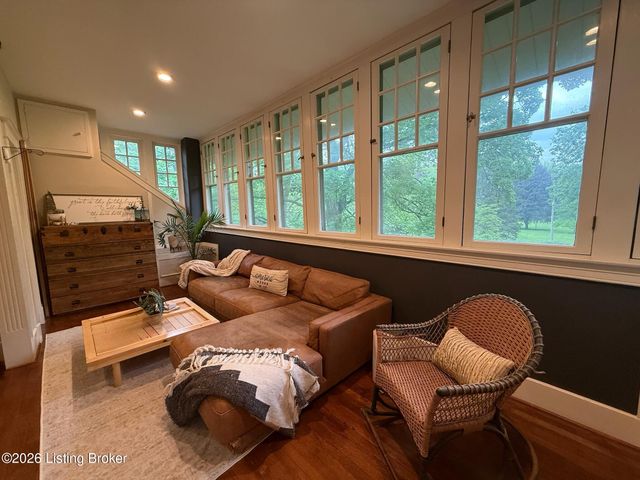3900 Altawood Ct, Louisville, KY 40245