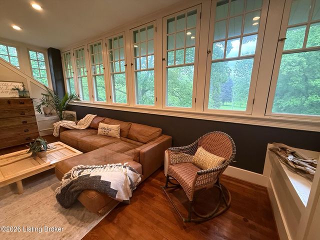 3900 Altawood Ct, Louisville, KY 40245