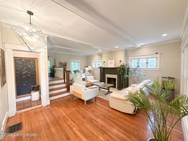3900 Altawood Ct, Louisville, KY 40245