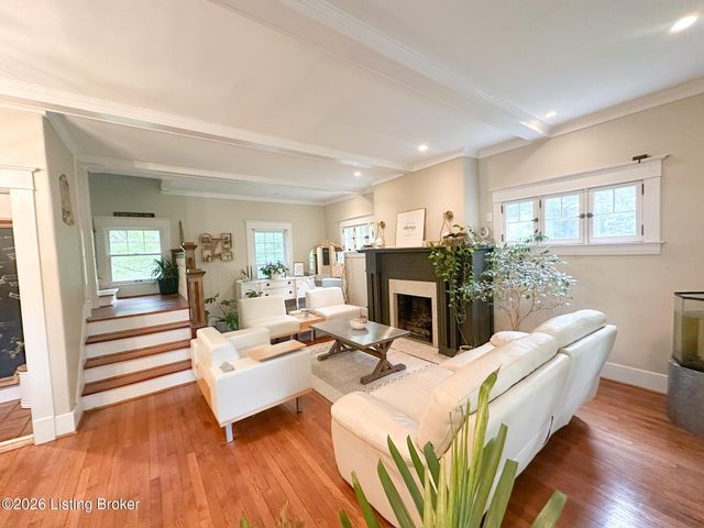 3900 Altawood Ct, Louisville, KY 40245