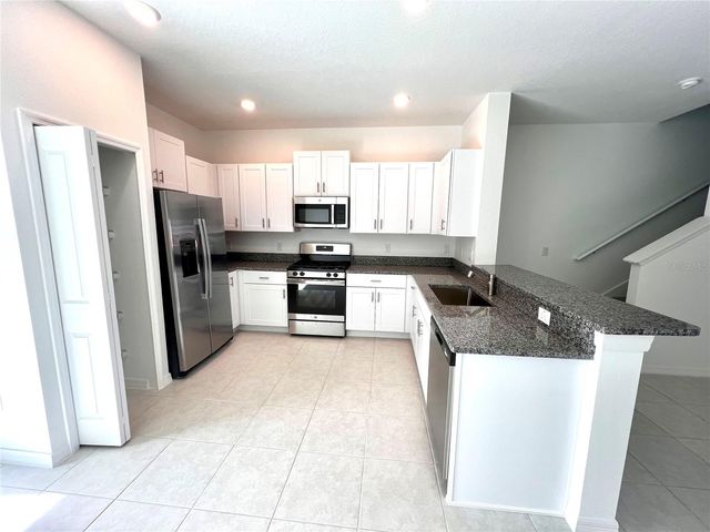 8333 CRESCENT OAKS DR, New Port Richey, FL 34655