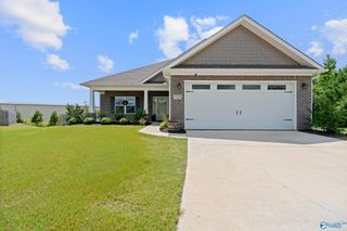 7129 Kingsbridge Lane SE, Owens Cross Roads, AL 35763