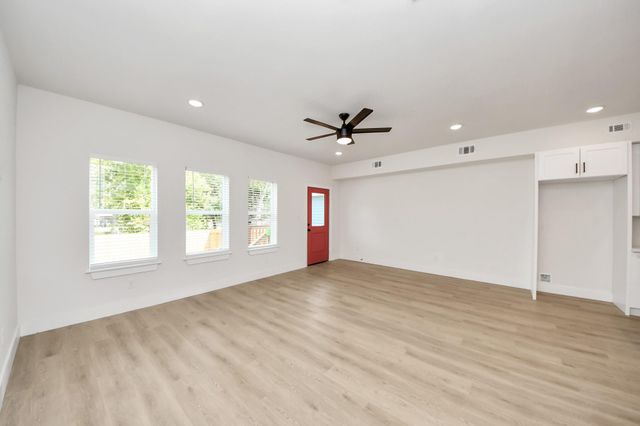 1316 W Willis Street, Alvin, TX 77511