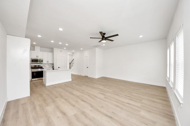 1316 W Willis Street, Alvin, TX 77511