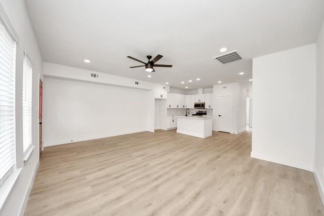 1316 W Willis Street, Alvin, TX 77511