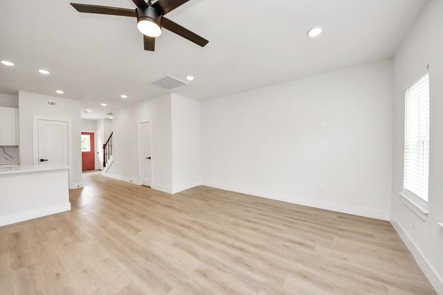 1316 W Willis Street, Alvin, TX 77511