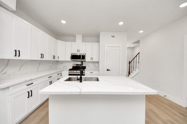 1316 W Willis Street, Alvin, TX 77511