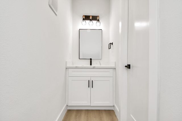 1316 W Willis Street, Alvin, TX 77511