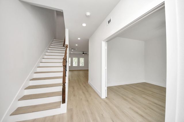 1316 W Willis Street, Alvin, TX 77511