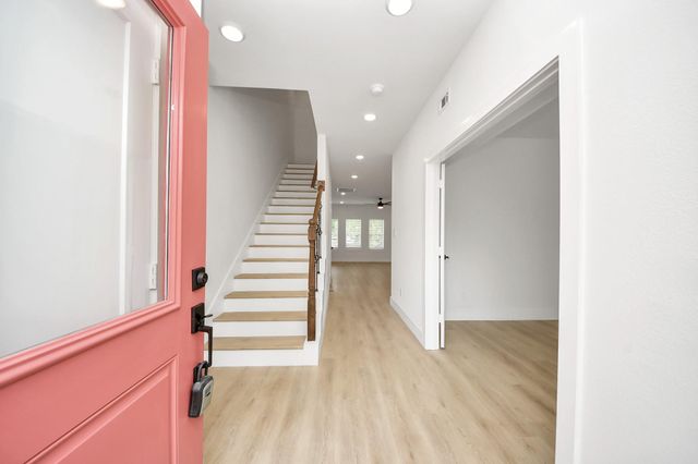 1316 W Willis Street, Alvin, TX 77511