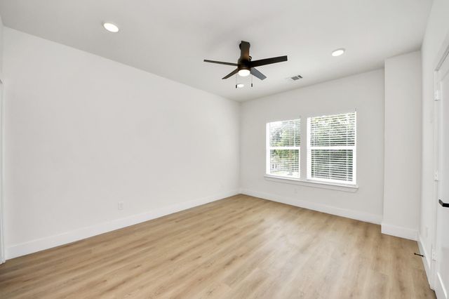 1316 W Willis Street, Alvin, TX 77511