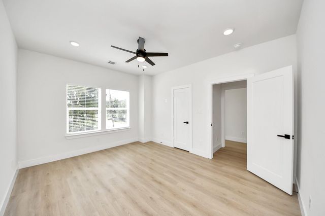 1316 W Willis Street, Alvin, TX 77511