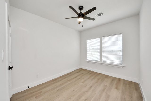 1316 W Willis Street, Alvin, TX 77511