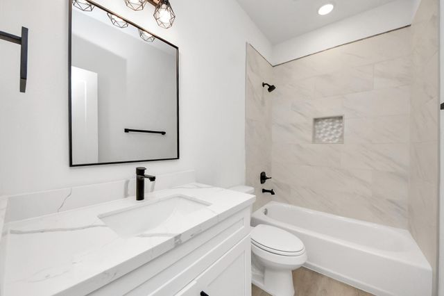 1316 W Willis Street, Alvin, TX 77511