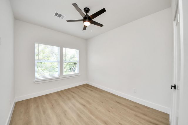 1316 W Willis Street, Alvin, TX 77511