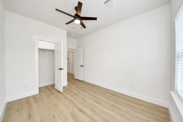 1316 W Willis Street, Alvin, TX 77511