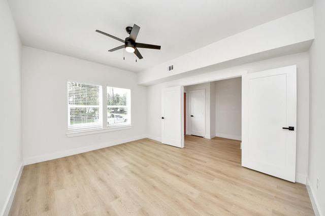 1316 W Willis Street, Alvin, TX 77511