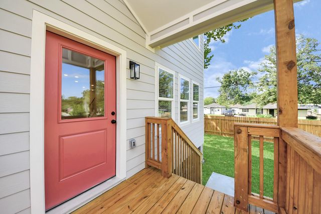 1316 W Willis Street, Alvin, TX 77511