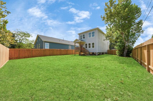 1316 W Willis Street, Alvin, TX 77511