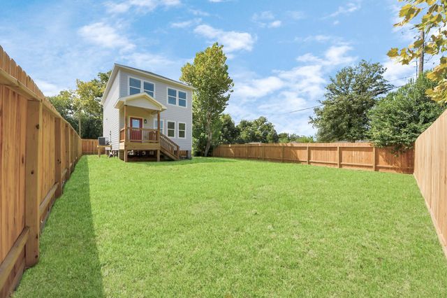 1316 W Willis Street, Alvin, TX 77511