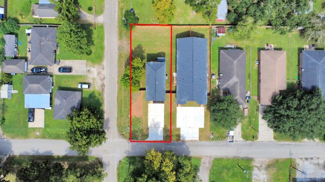 1316 W Willis Street, Alvin, TX 77511