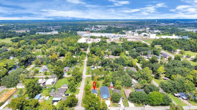 1316 W Willis Street, Alvin, TX 77511