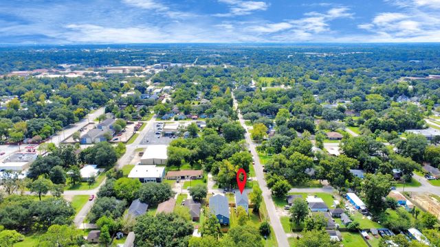 1316 W Willis Street, Alvin, TX 77511