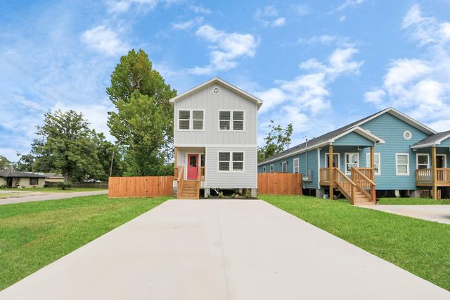 1316 W Willis Street, Alvin, TX 77511