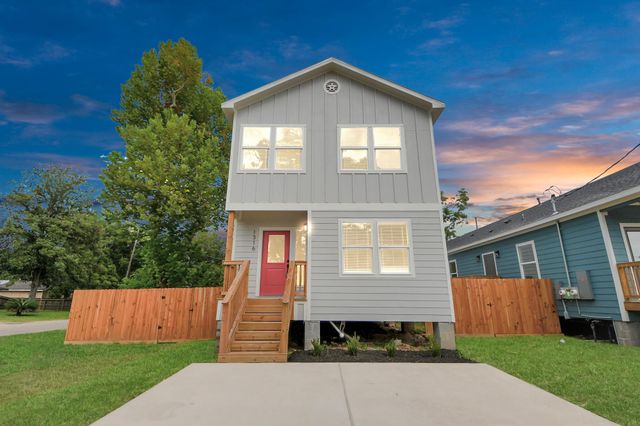 1316 W Willis Street, Alvin, TX 77511