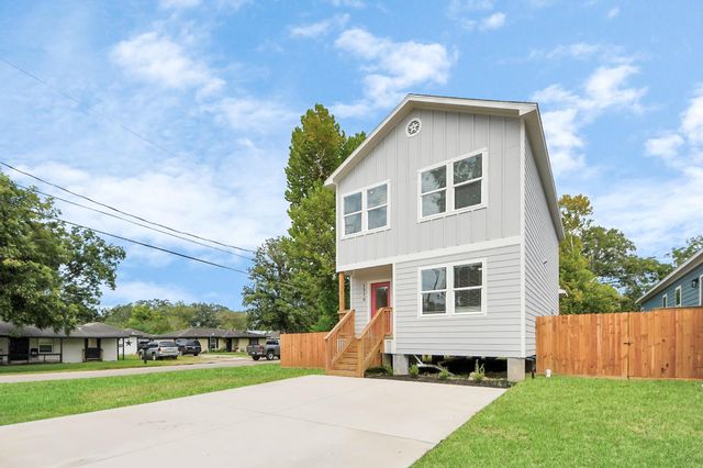 1316 W Willis Street, Alvin, TX 77511