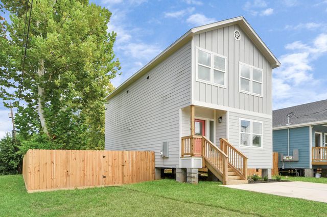 1316 W Willis Street, Alvin, TX 77511