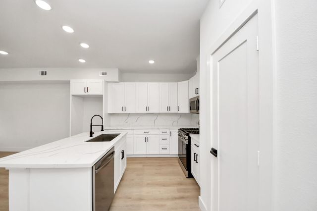 1316 W Willis Street, Alvin, TX 77511