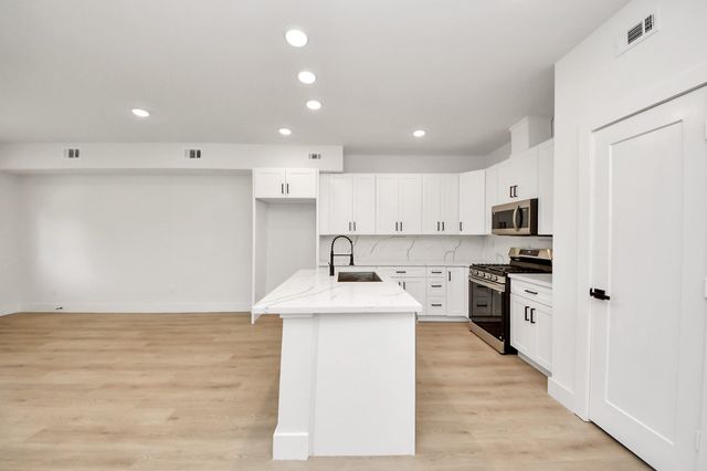 1316 W Willis Street, Alvin, TX 77511