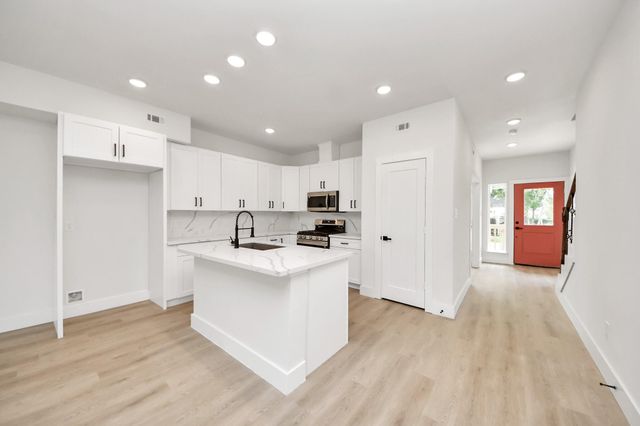 1316 W Willis Street, Alvin, TX 77511