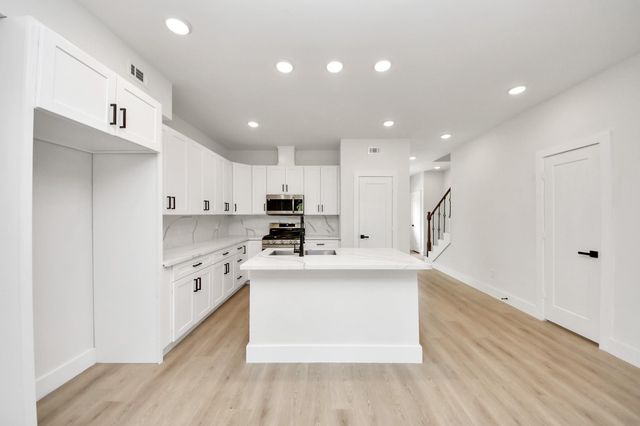 1316 W Willis Street, Alvin, TX 77511