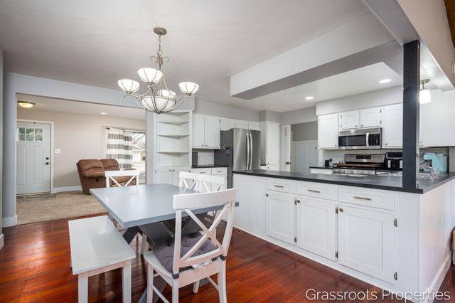 7700 Ridgewood Drive, Jenison, MI 49428