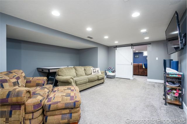 7700 Ridgewood Drive, Jenison, MI 49428