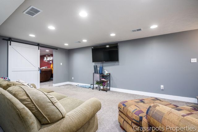 7700 Ridgewood Drive, Jenison, MI 49428