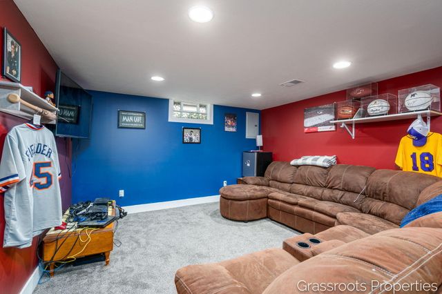 7700 Ridgewood Drive, Jenison, MI 49428