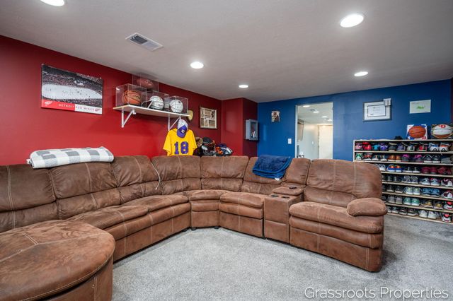 7700 Ridgewood Drive, Jenison, MI 49428