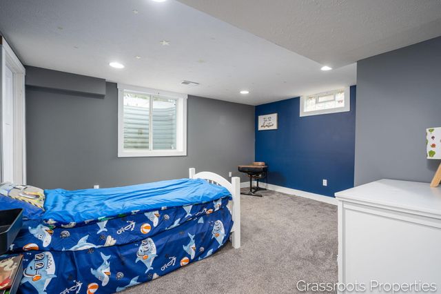 7700 Ridgewood Drive, Jenison, MI 49428