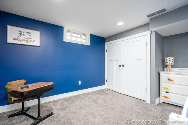 7700 Ridgewood Drive, Jenison, MI 49428