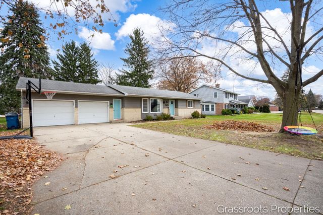 7700 Ridgewood Drive, Jenison, MI 49428