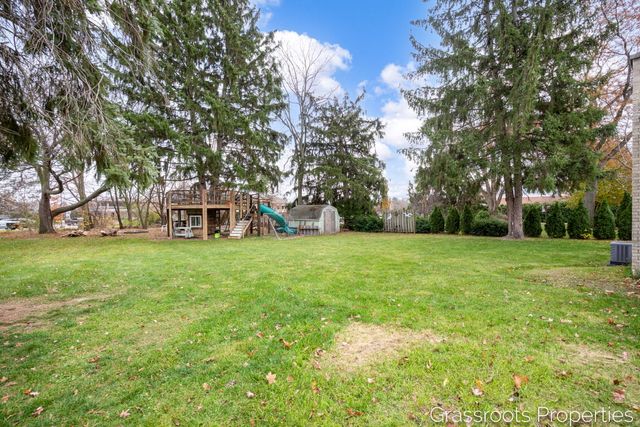 7700 Ridgewood Drive, Jenison, MI 49428