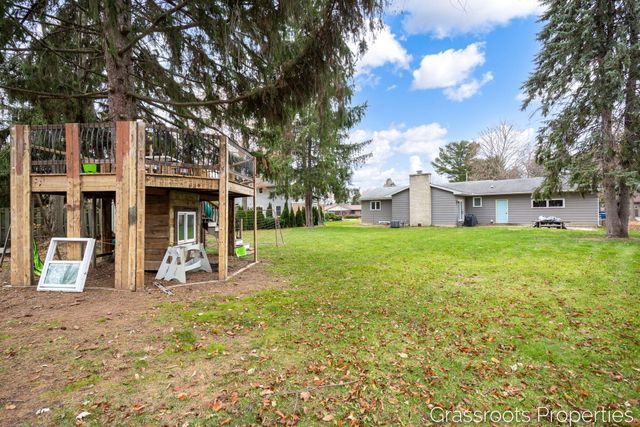 7700 Ridgewood Drive, Jenison, MI 49428