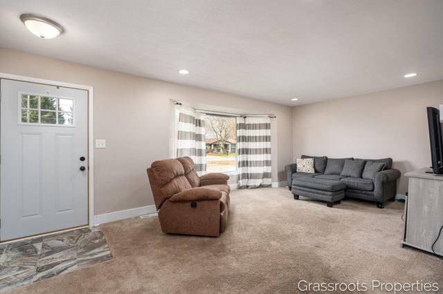 7700 Ridgewood Drive, Jenison, MI 49428